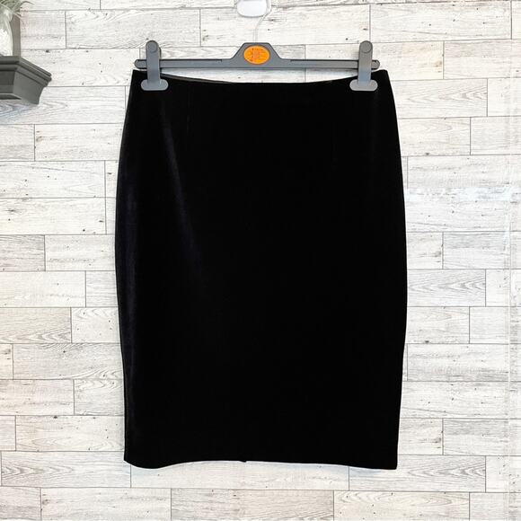 WHITE HOUSE BLACK MARKET Black Velvet Pencil Skirt, 8P, NWOT! - Picture 3 of 10